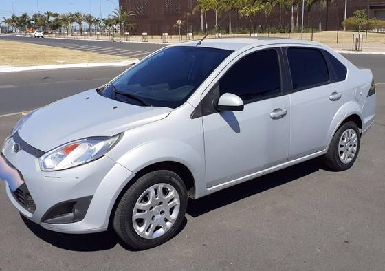 FORD FIESTA 1.0 ROCAM SE PLUS SEDAN 8V FLEX 4P MANUAL